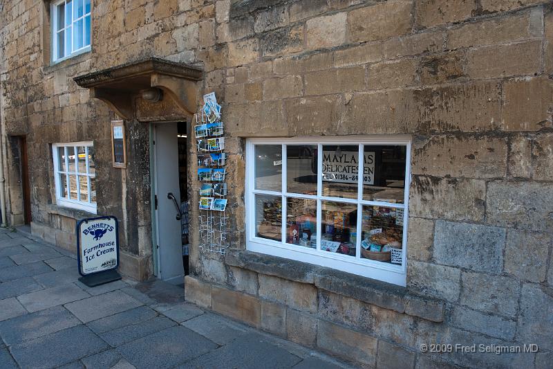 20090413_142800_D3.jpg - Strolling in Chipping Camden