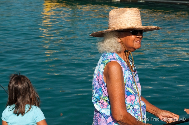 20091102_085854D300.jpg - Lady fishing, Kona, Hawaii