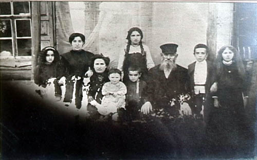DAVID MEYER & FAMILY1.jpg (36931 bytes)