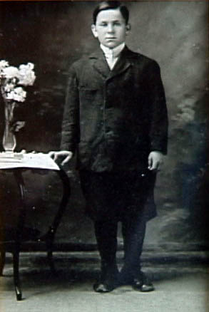 HARRY AS TEENAGER1.jpg (25177 bytes)