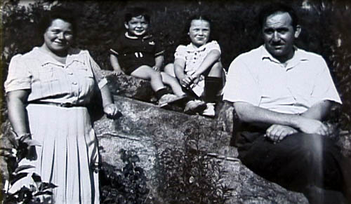 harrys family.jpg (43537 bytes)